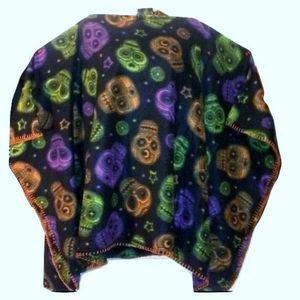 GROOVY GLAM Halloween Fleece Poncho Sugar Skulls Graphic Print on Black